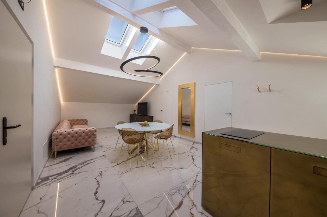 App 301 Palazzo Cavour Apartment *